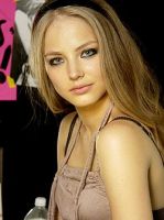 A woman identified as supermodel Ruslana Korshunova has apparently lost her life as the result of her jumping from a Manhattan building